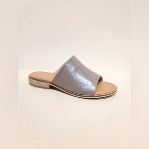 Let’s See Style Size 9 Taupe Sandals